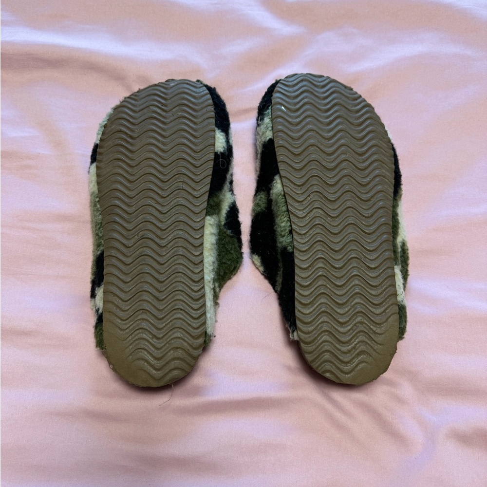 Steve Madden | Camo Print Slides | size 8 - Picture 3 of 4